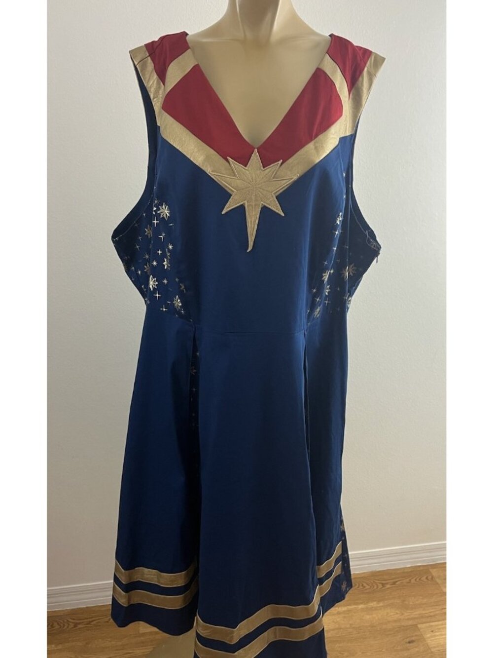 Captain Marvel Her Universe The Marvels Retro Red White Blue Dress  Size 4 NWT